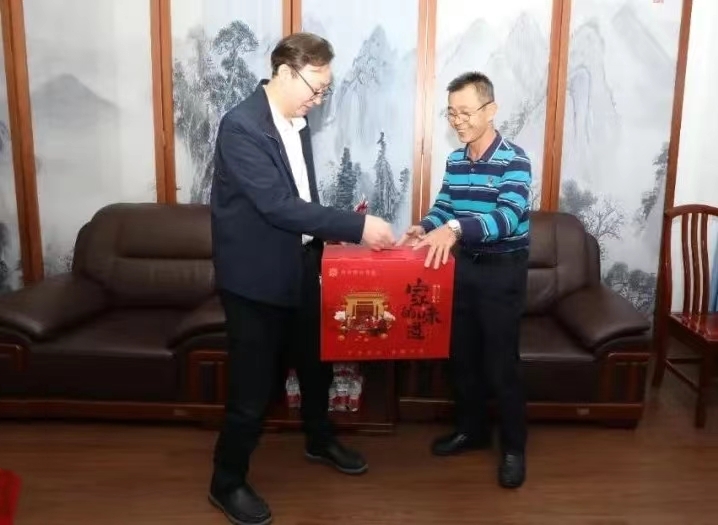 1705652424358509.jpg 陈波一行到海南矿业开展新春走访慰问.jpg