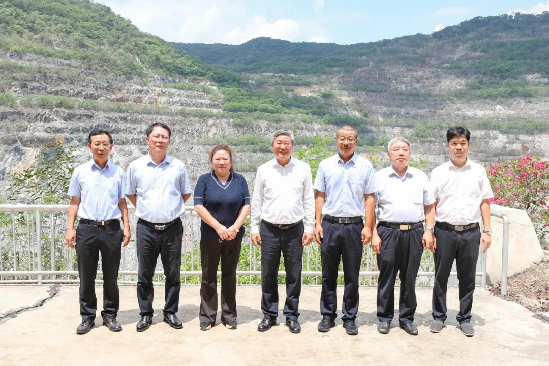 1715854946476797.jpg 海南省政协主席李荣灿到海南矿业调研1_副本.jpg