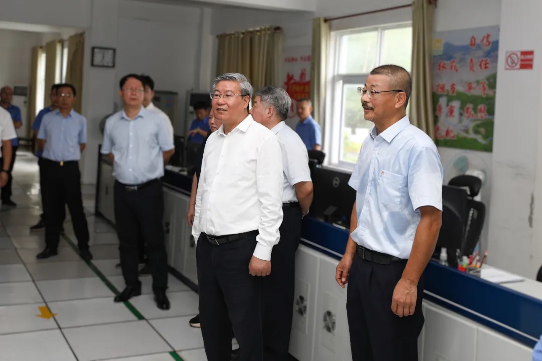 1715855032559075.jpg 海南省政协主席李荣灿到海南矿业调研3_副本.jpg