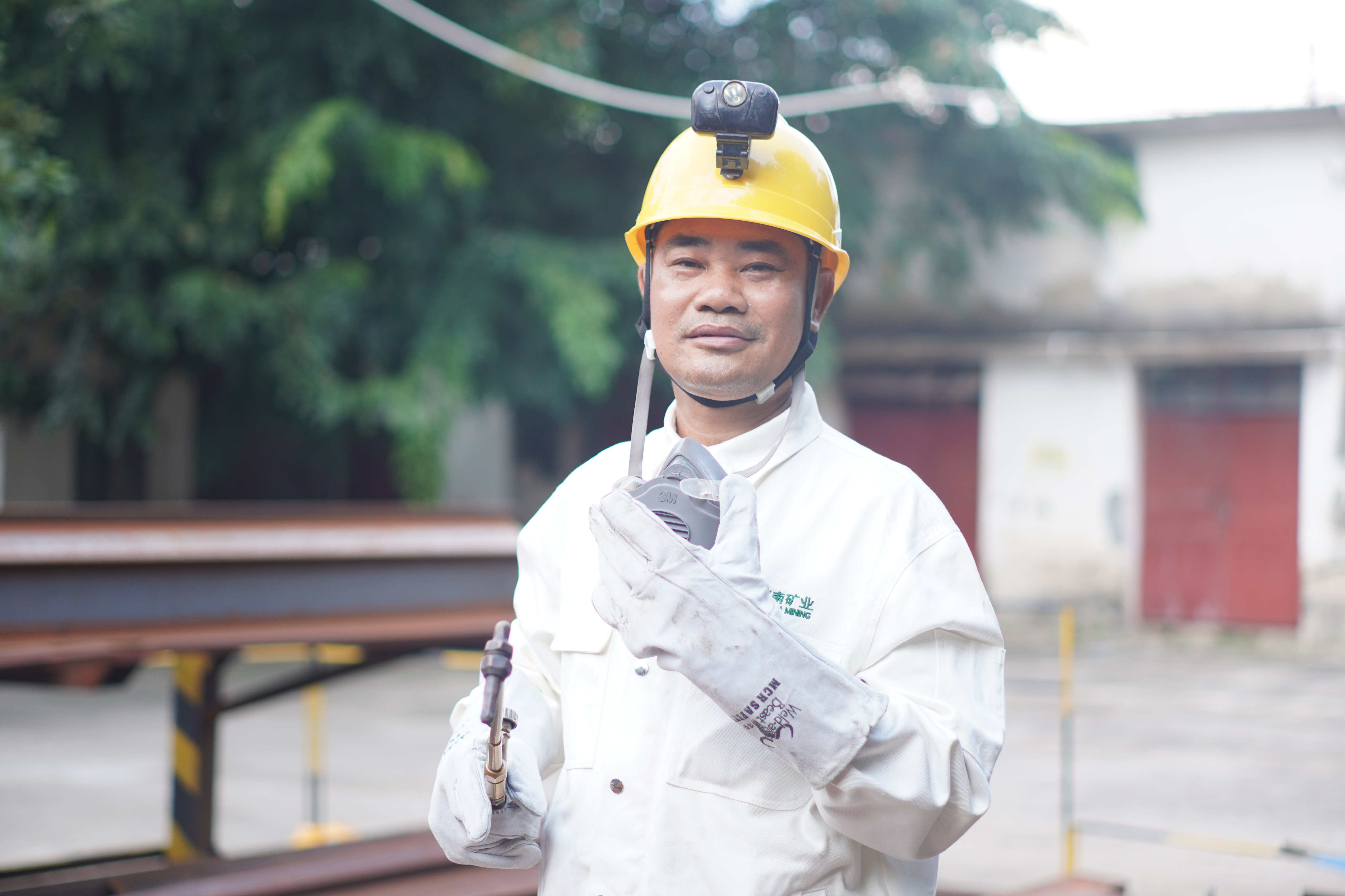 全国表彰！海南矿业员工李勇荣膺全国劳动模范