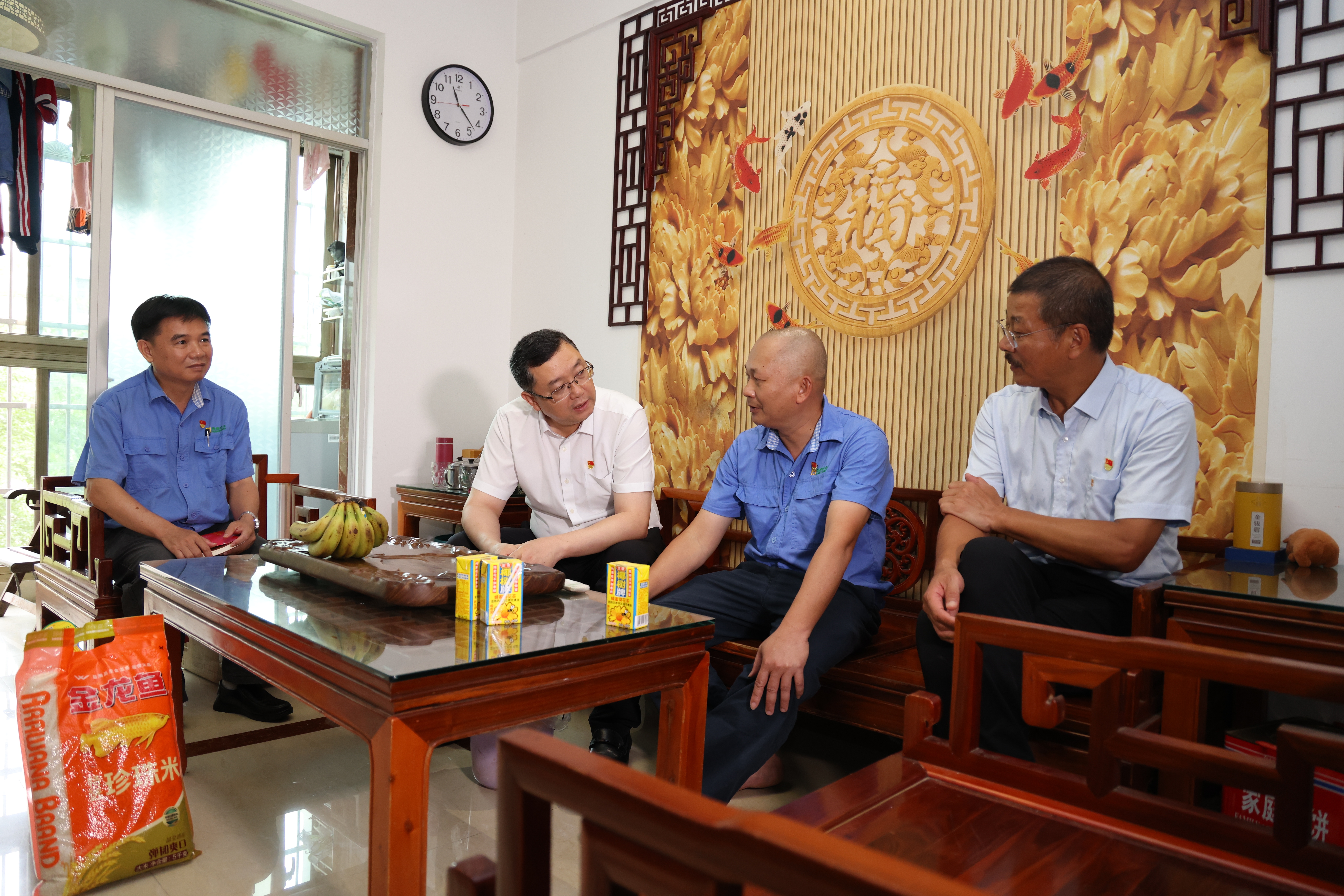 省国资委党委书记、主任马咏华走访慰问海南矿业困难党员